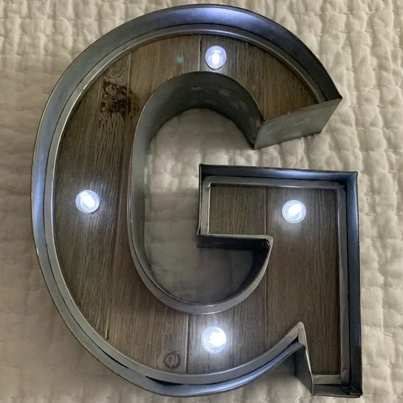 CAPITAL “G” WITH LIGHTS - Picture 1 of 4